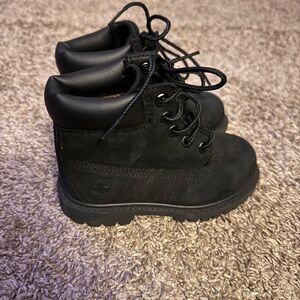 Timberland Black Boots with Sturdy Sole and Textured Upper